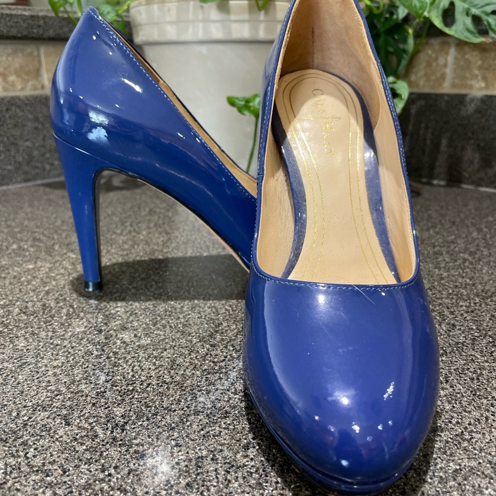 Cole Haan Blue Patent Leather Heels Sz 5
Nike Air Footbed